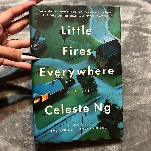Other - 📚 LITTLE FIRES EVERYWHERE by Celeste NG - A Novel - Hard Cover